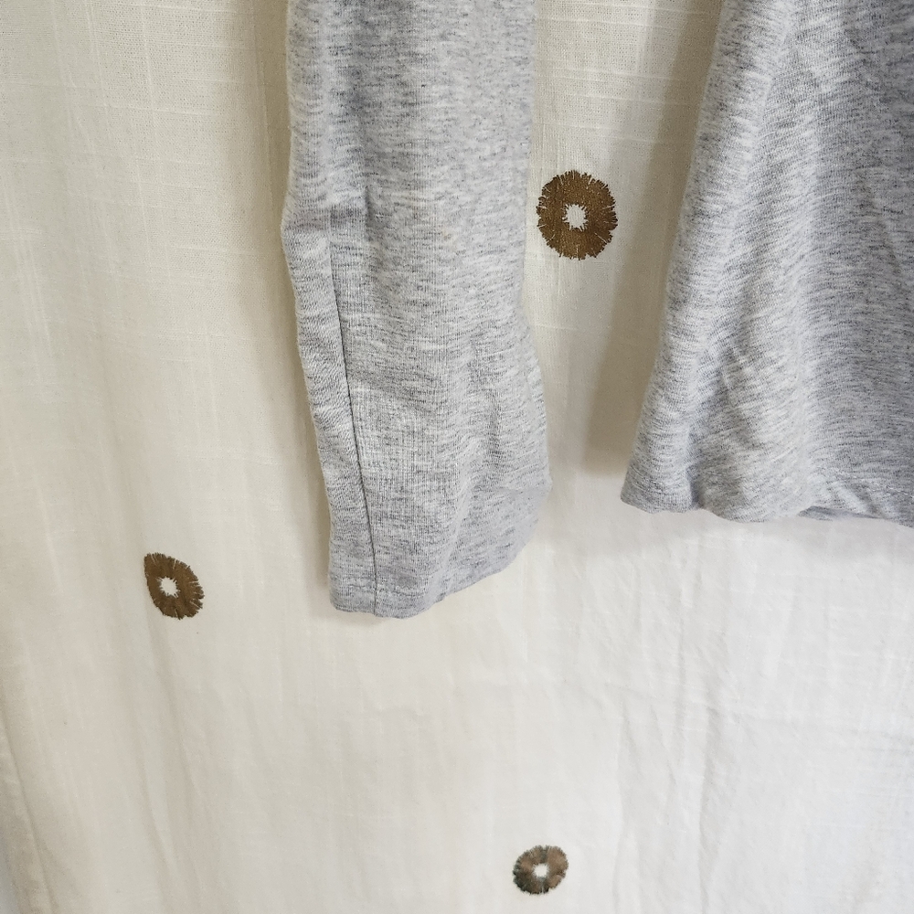 Express - Gray Ruched V-Neck Top - Picture 4 of 7